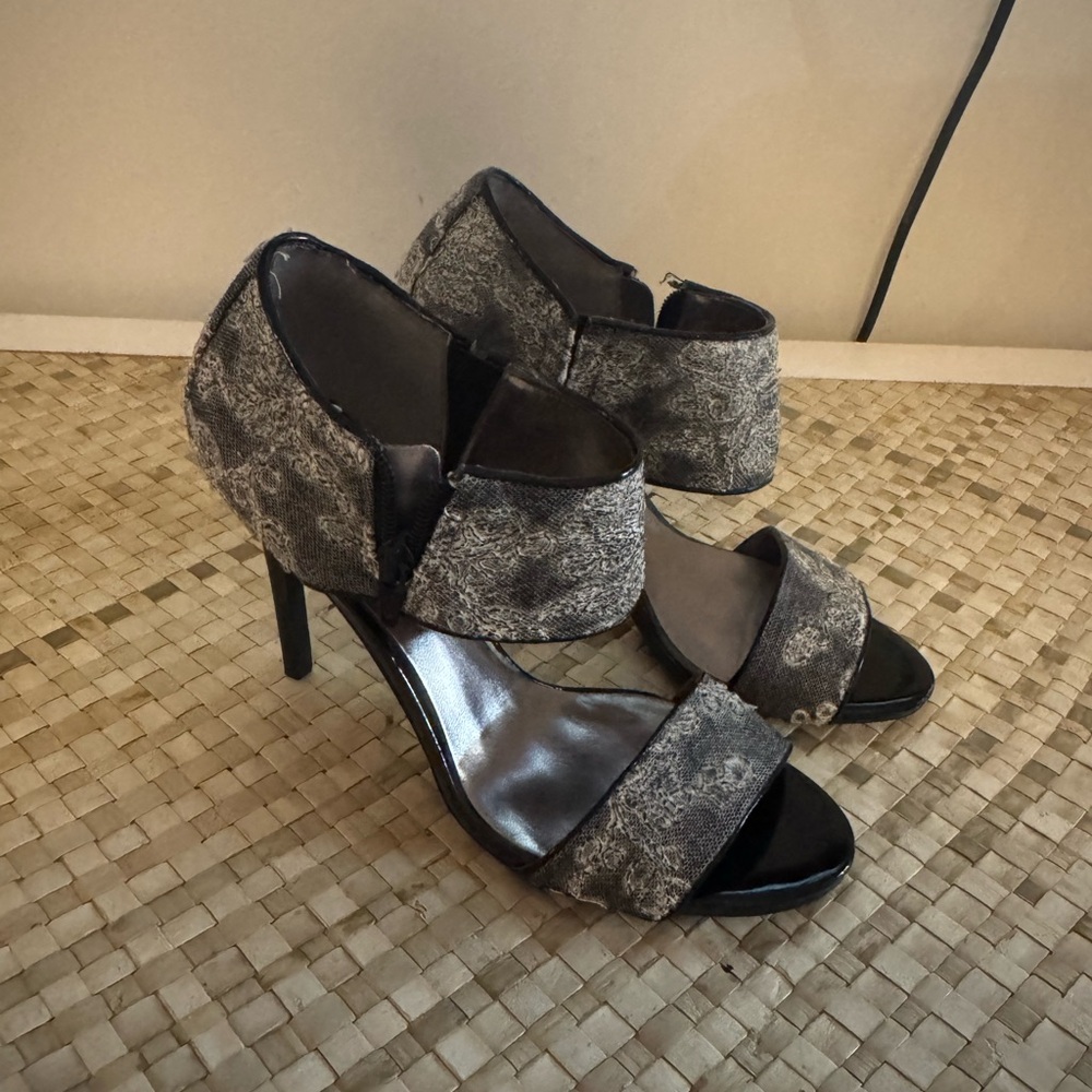 Carlos by Carlos Santana Gray and Black Heels with Sparkly Band